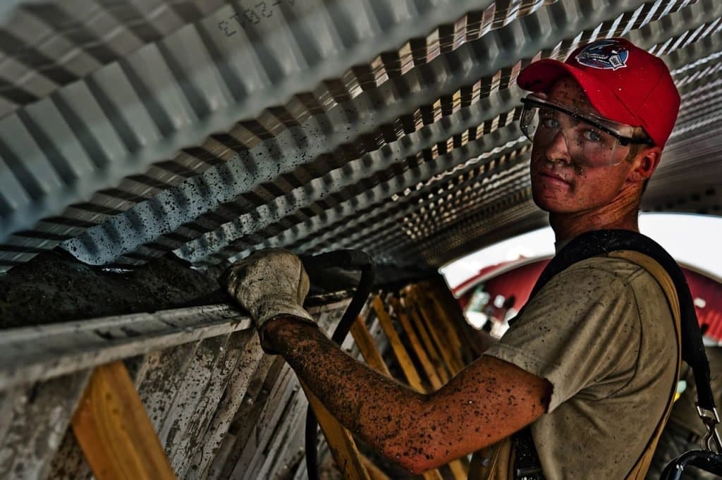 Should Home Builders Use a General Contractor, or Specialty Companies